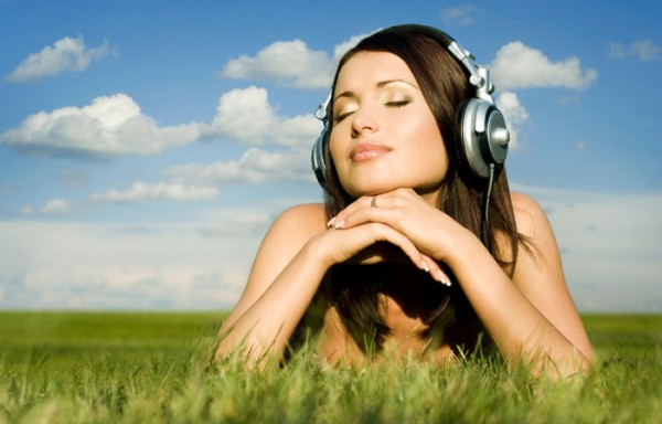 woman-cloud-music-grass